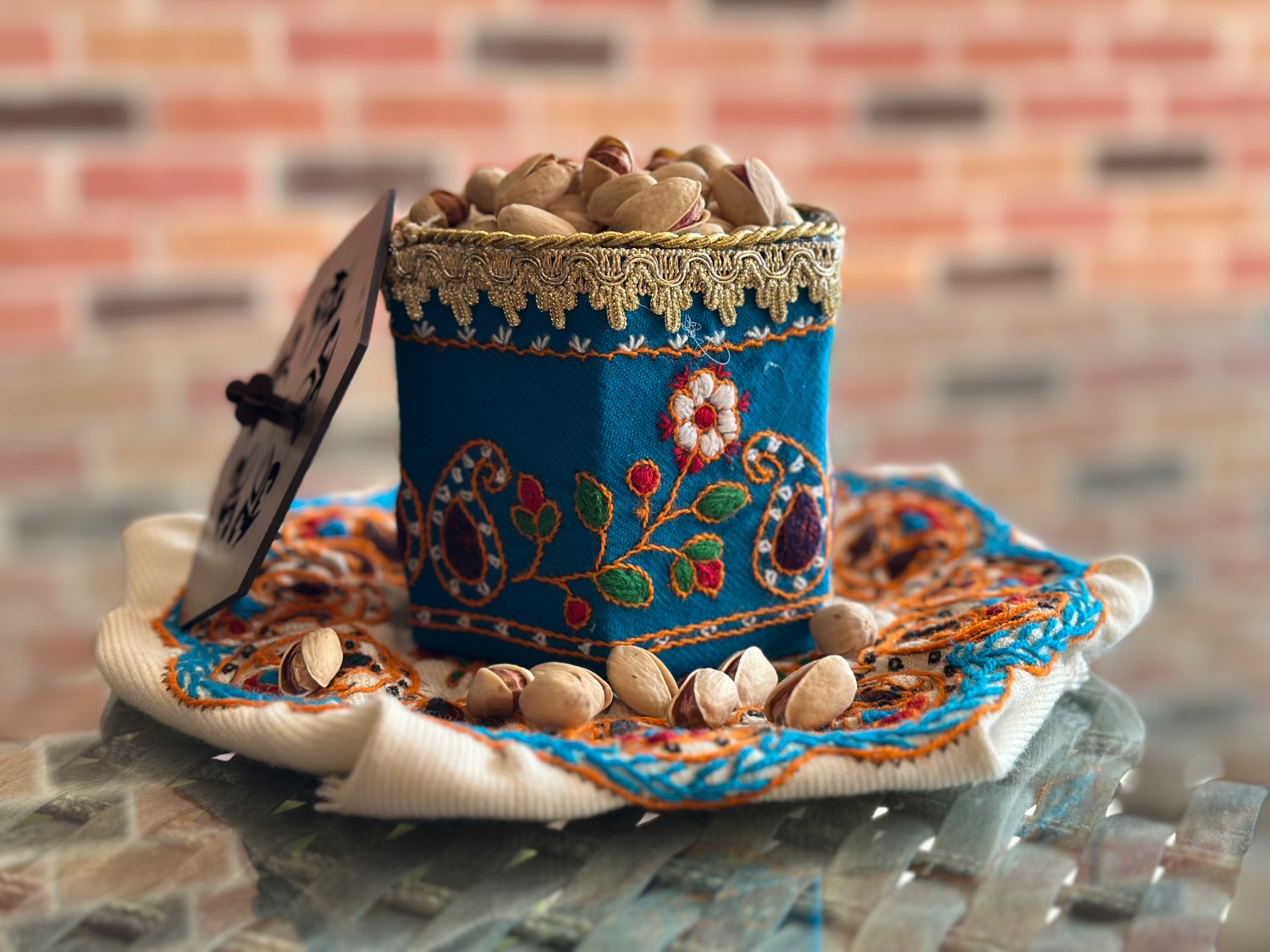 پسته احمدآقایی خام 250 گرمی با بسته بندی پته